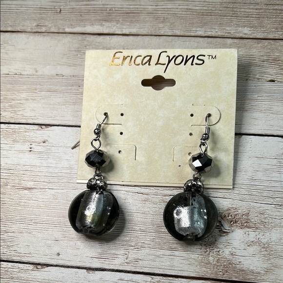 Offered in a live - Picture 1 of 5